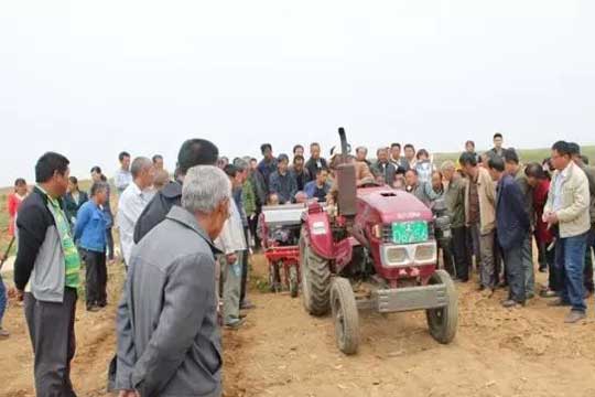 普及機械化播種  提高生態米質量